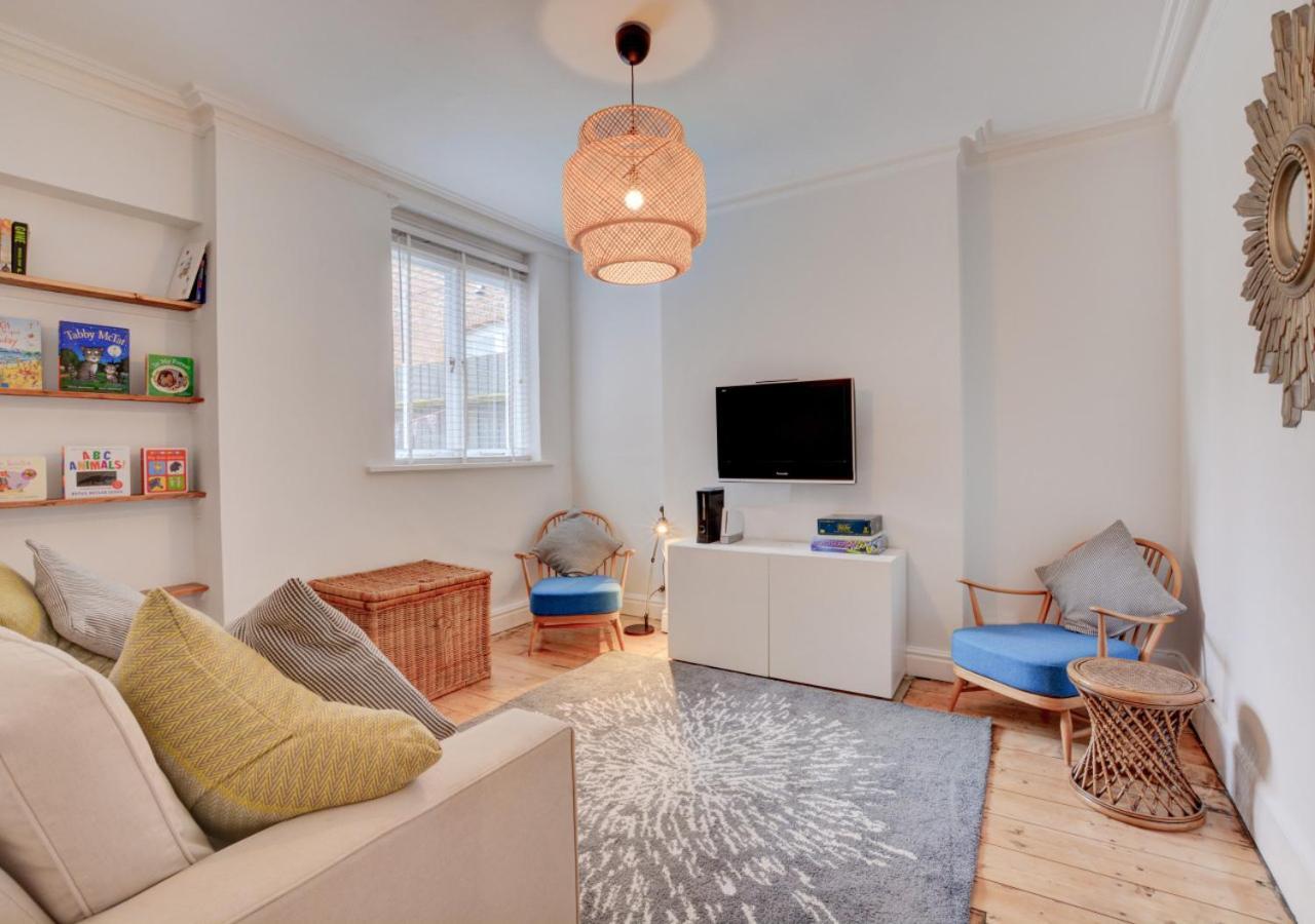 Stones Throw Villa Cromer Bagian luar foto