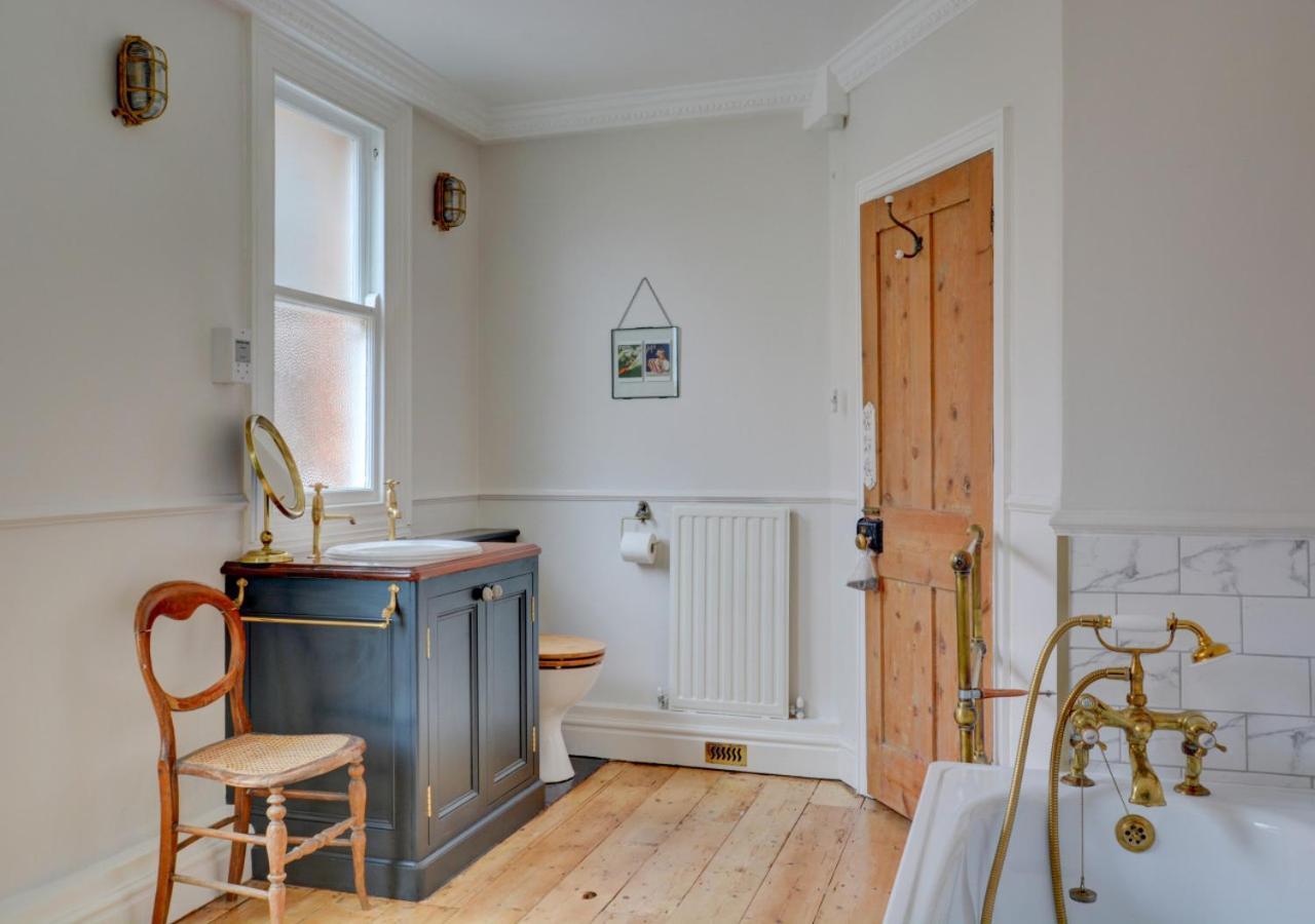 Stones Throw Villa Cromer Bagian luar foto