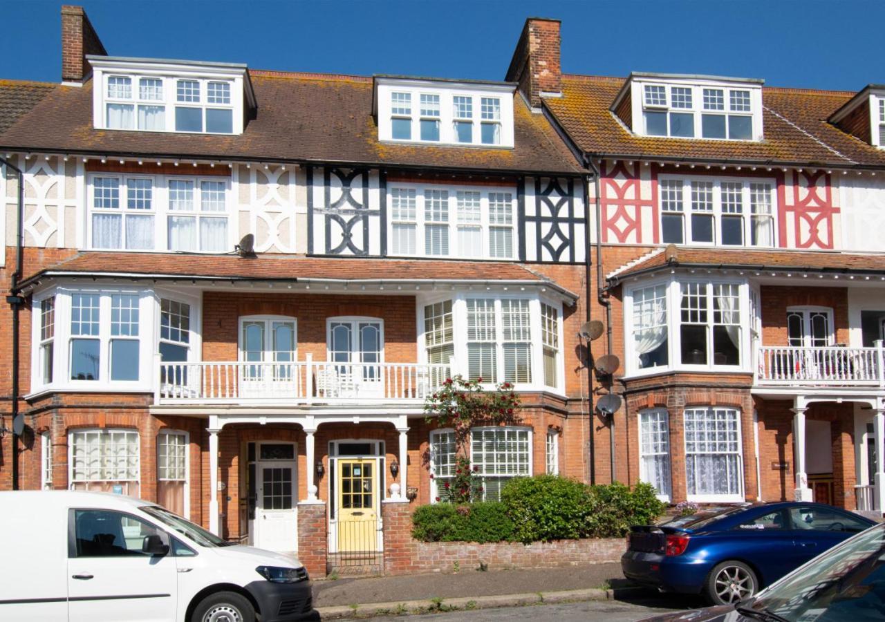 Stones Throw Villa Cromer Bagian luar foto