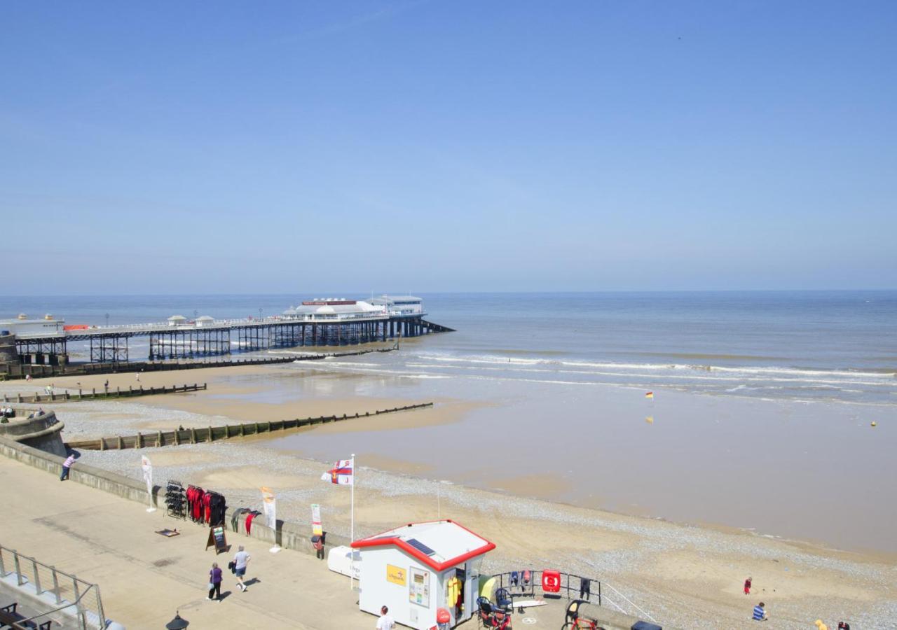 Stones Throw Villa Cromer Bagian luar foto