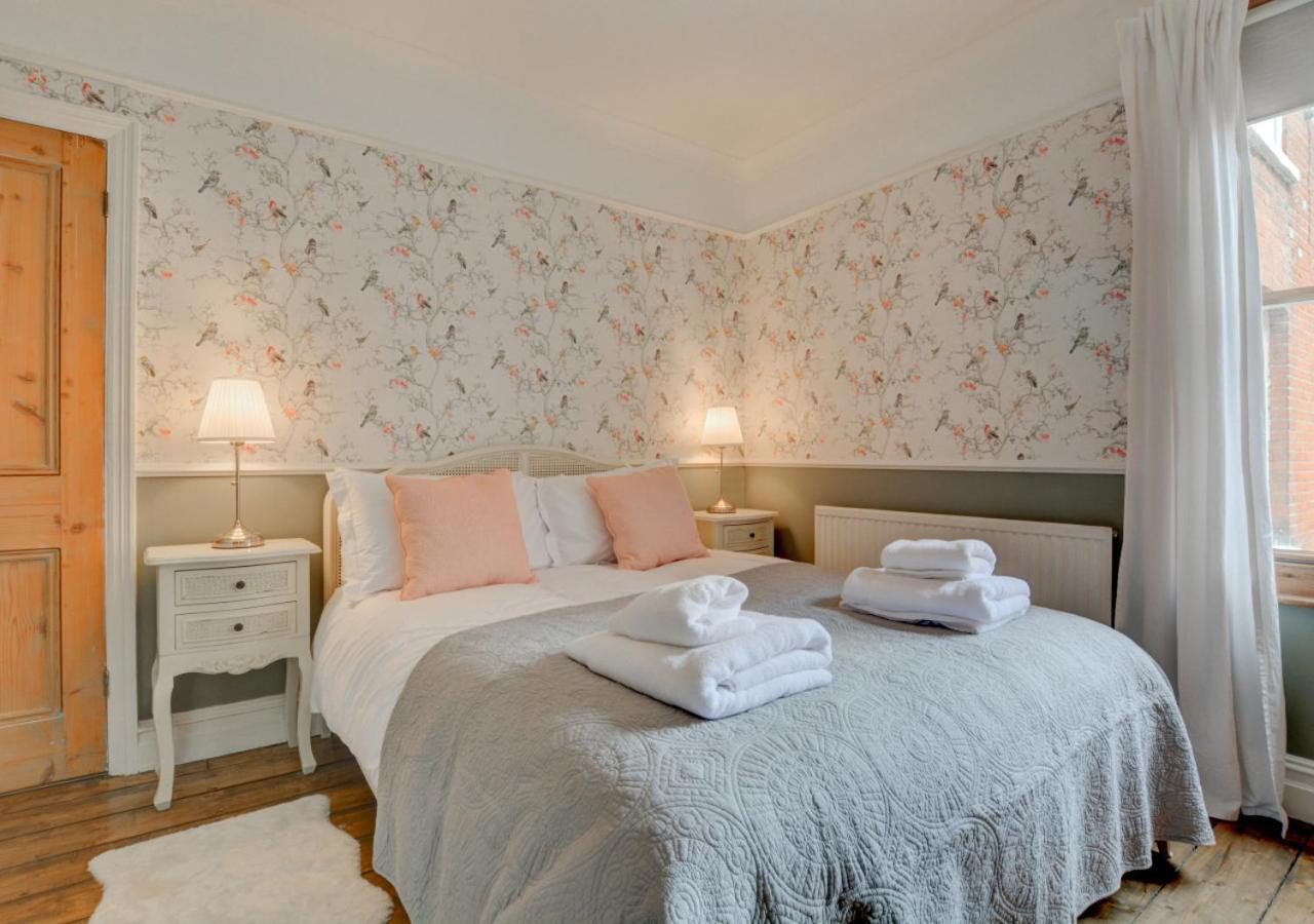 Stones Throw Villa Cromer Bagian luar foto