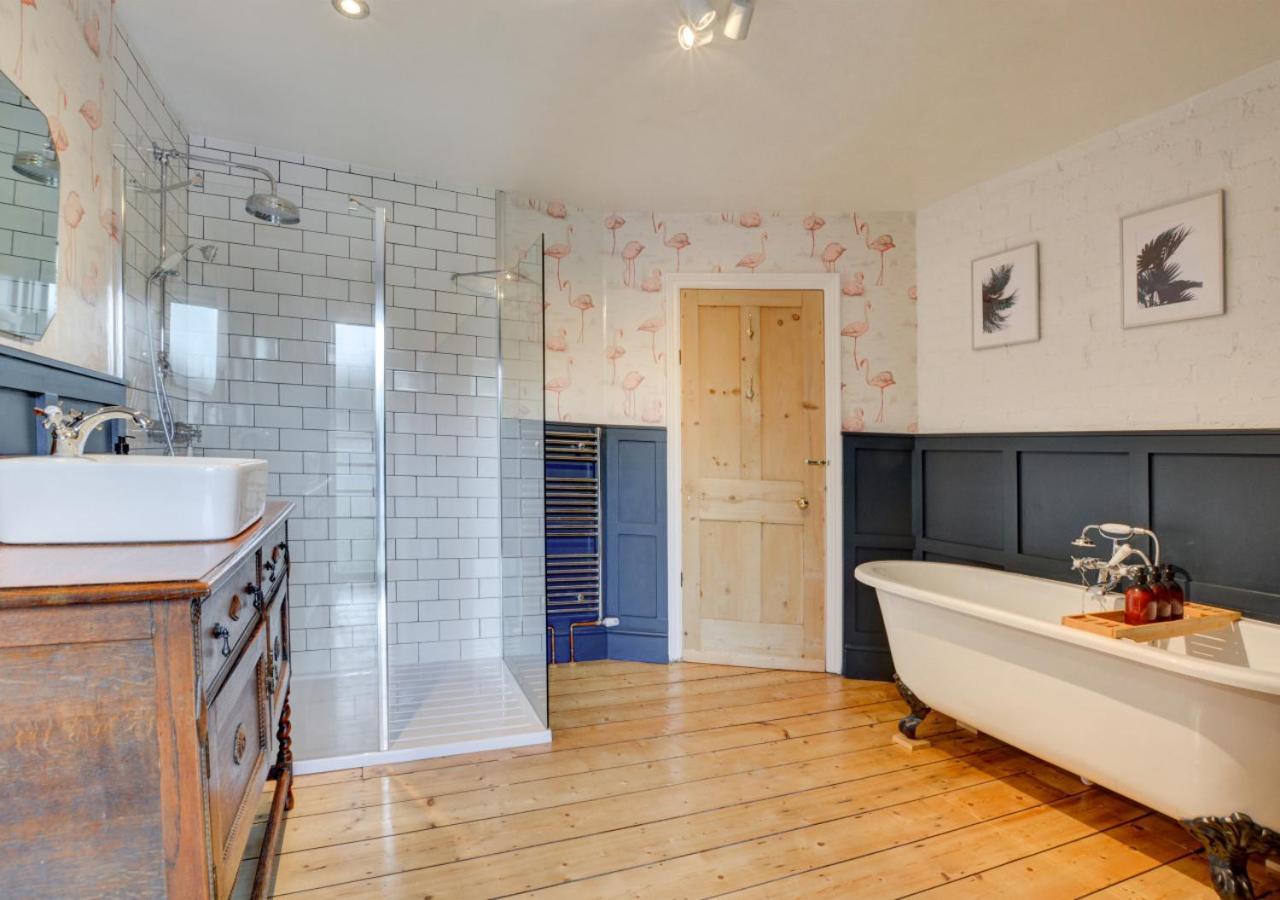 Stones Throw Villa Cromer Bagian luar foto