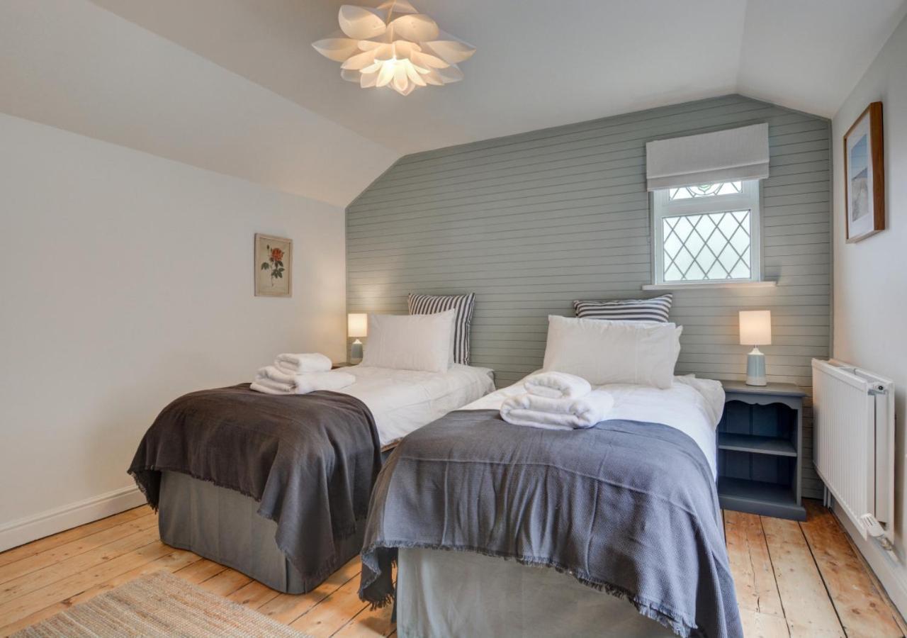 Stones Throw Villa Cromer Bagian luar foto
