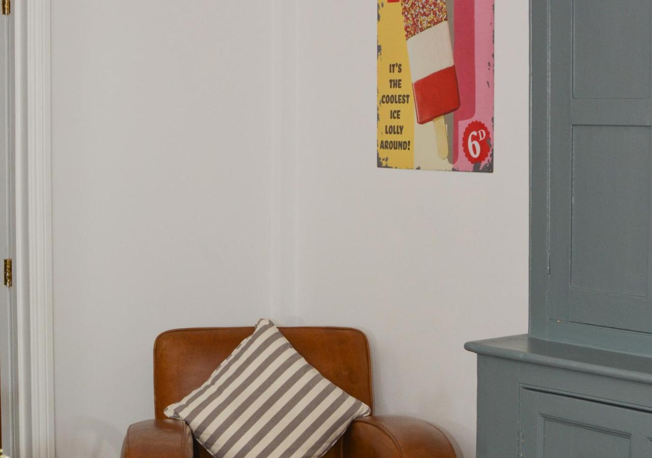 Stones Throw Villa Cromer Bagian luar foto